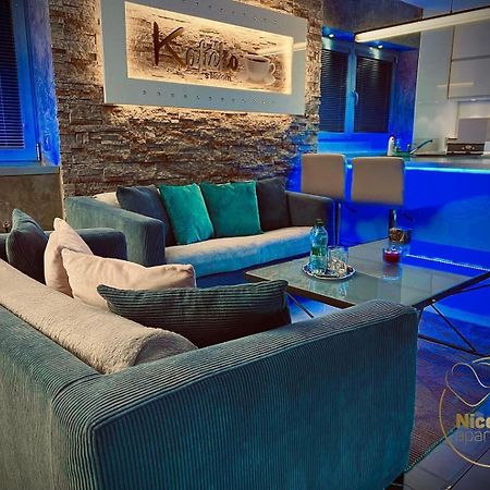Nice Life - Luxury Apartment In The Old Town. Bratislava Bagian luar foto