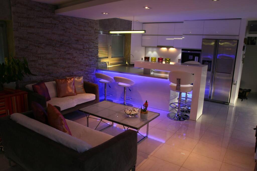 Nice Life - Luxury Apartment In The Old Town. Bratislava Bagian luar foto