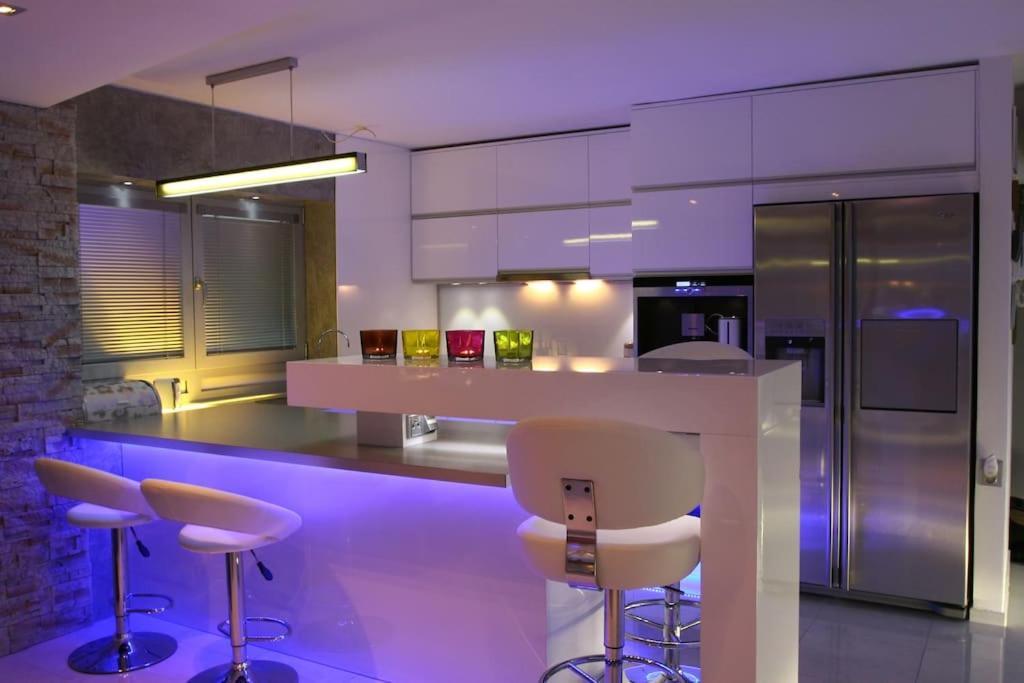 Nice Life - Luxury Apartment In The Old Town. Bratislava Bagian luar foto