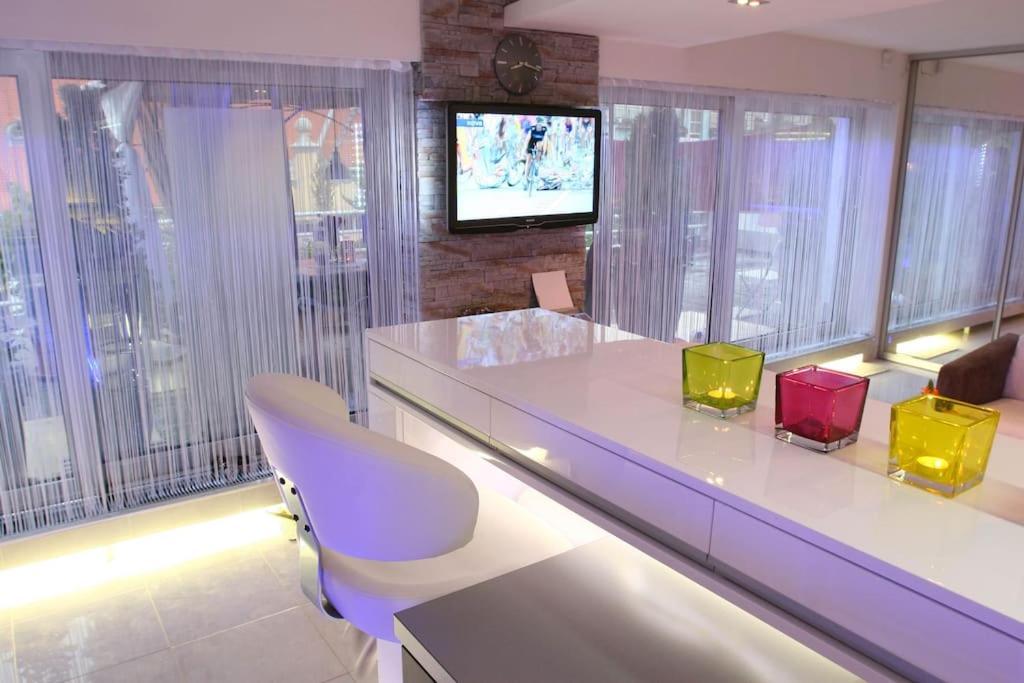 Nice Life - Luxury Apartment In The Old Town. Bratislava Bagian luar foto