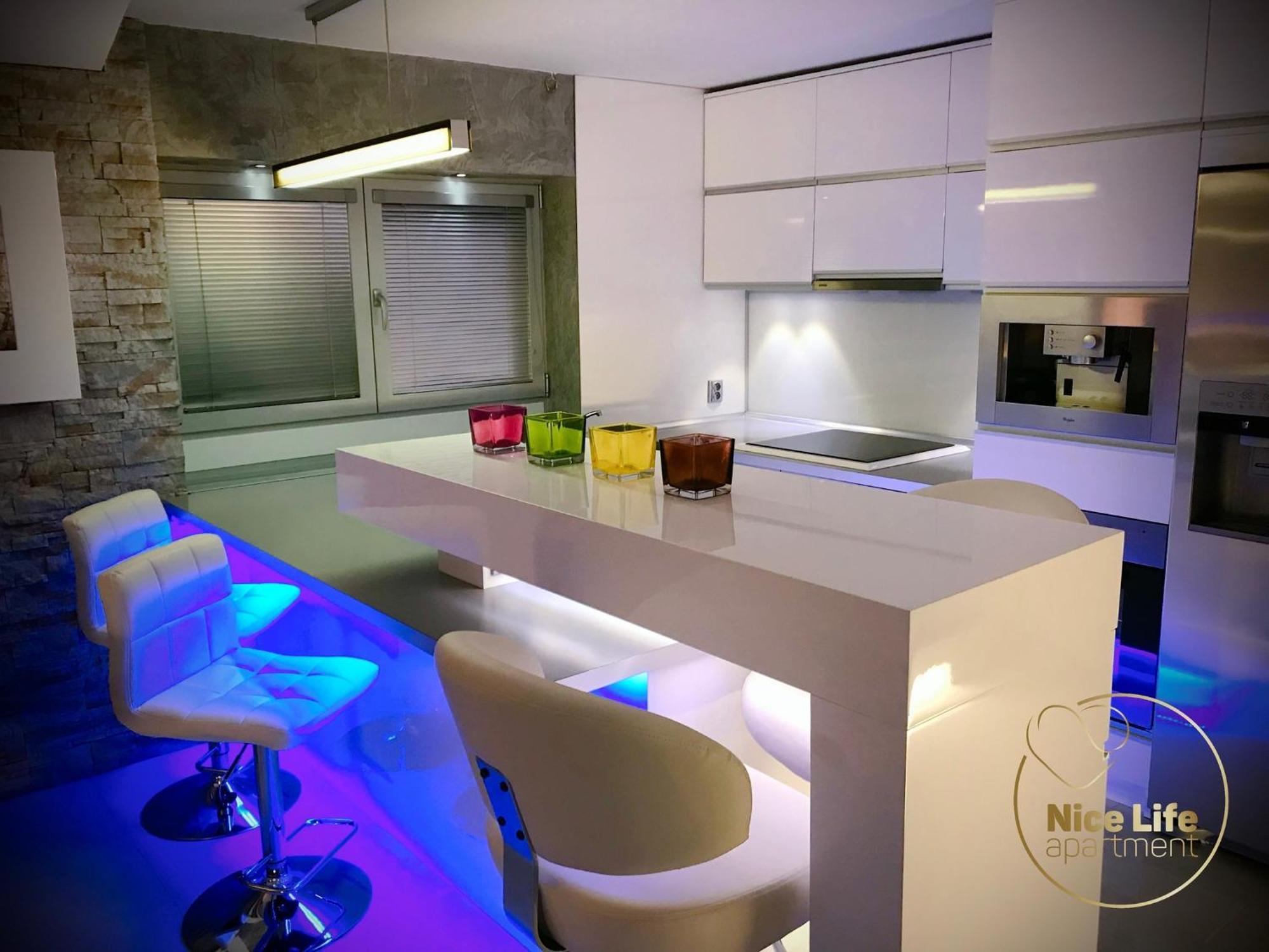 Nice Life - Luxury Apartment In The Old Town. Bratislava Bagian luar foto