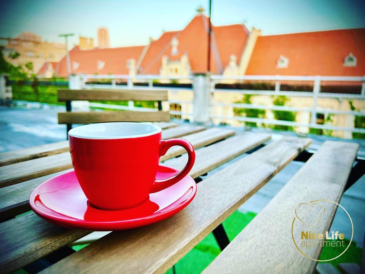 Nice Life - Luxury Apartment In The Old Town. Bratislava Bagian luar foto