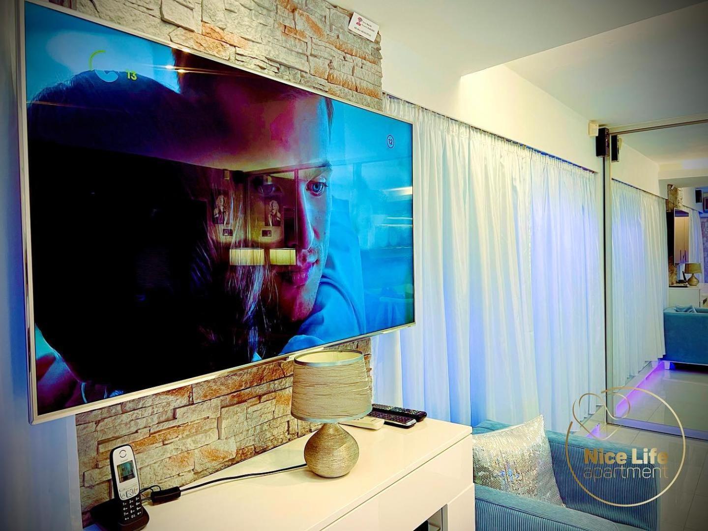 Nice Life - Luxury Apartment In The Old Town. Bratislava Bagian luar foto