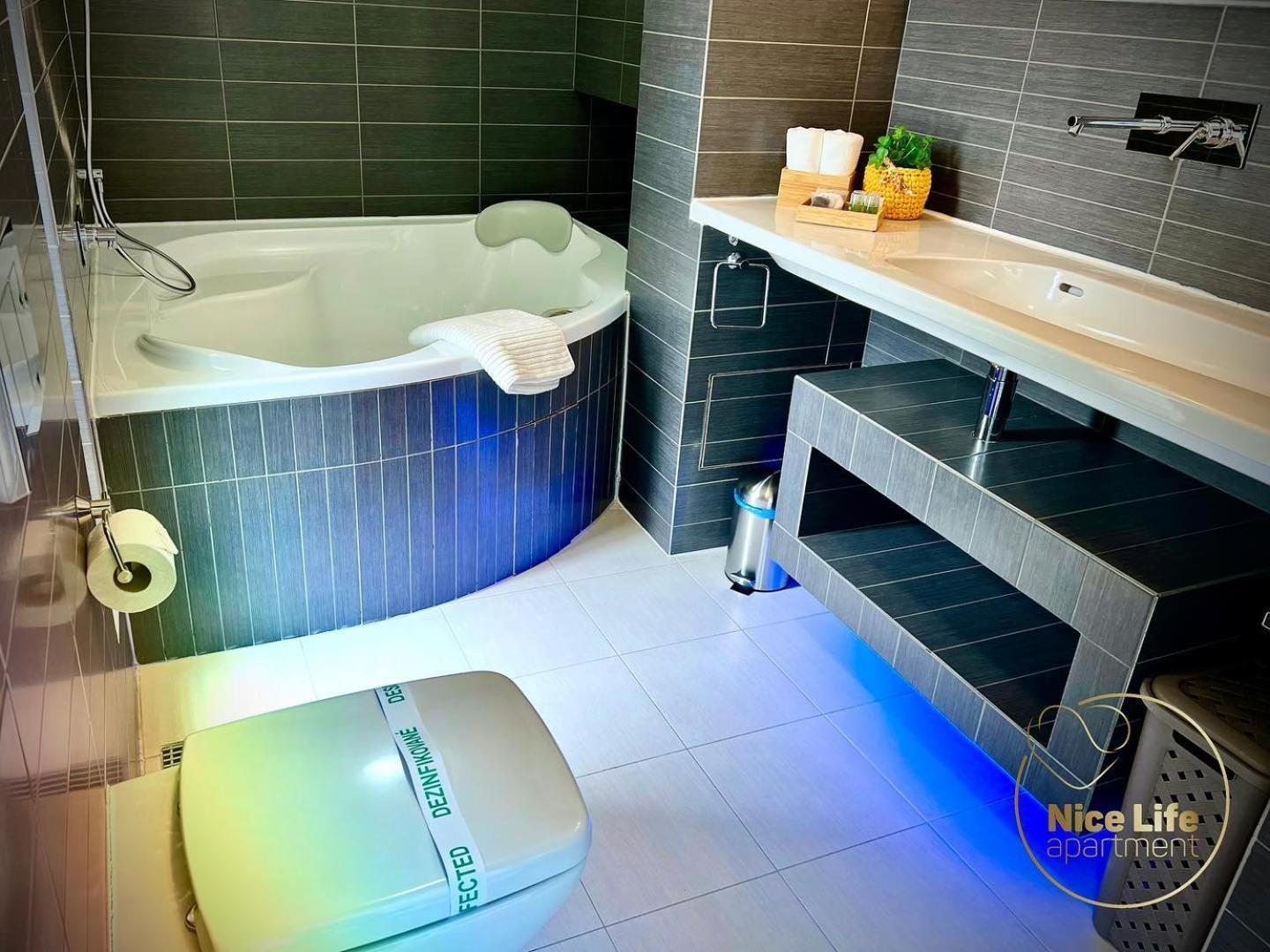 Nice Life - Luxury Apartment In The Old Town. Bratislava Bagian luar foto