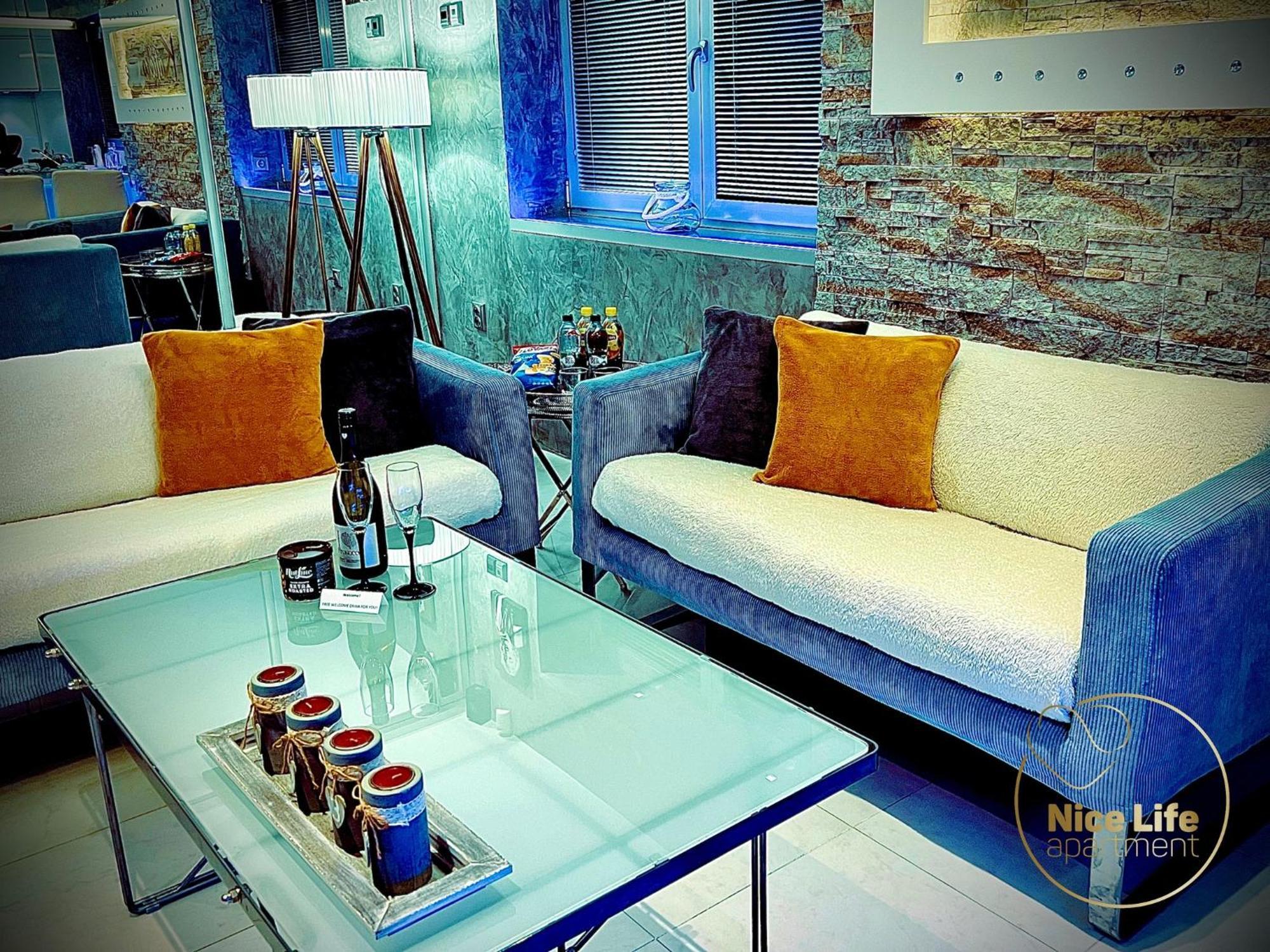 Nice Life - Luxury Apartment In The Old Town. Bratislava Bagian luar foto